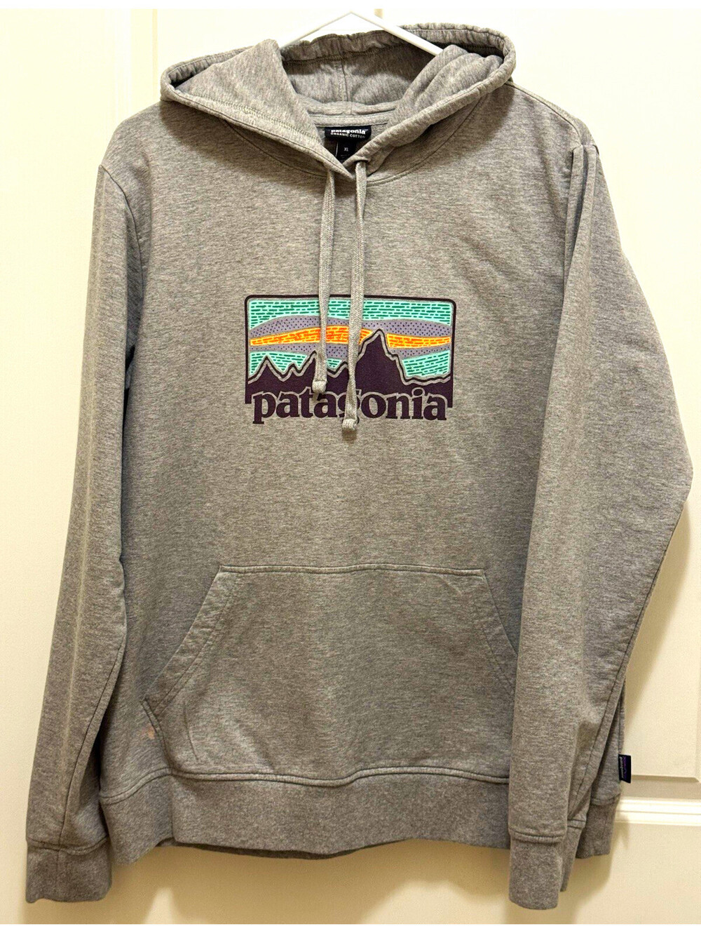 Patagonia Men’s XL Organic Cotton Gray Mountain Logo Pullover Hoodie